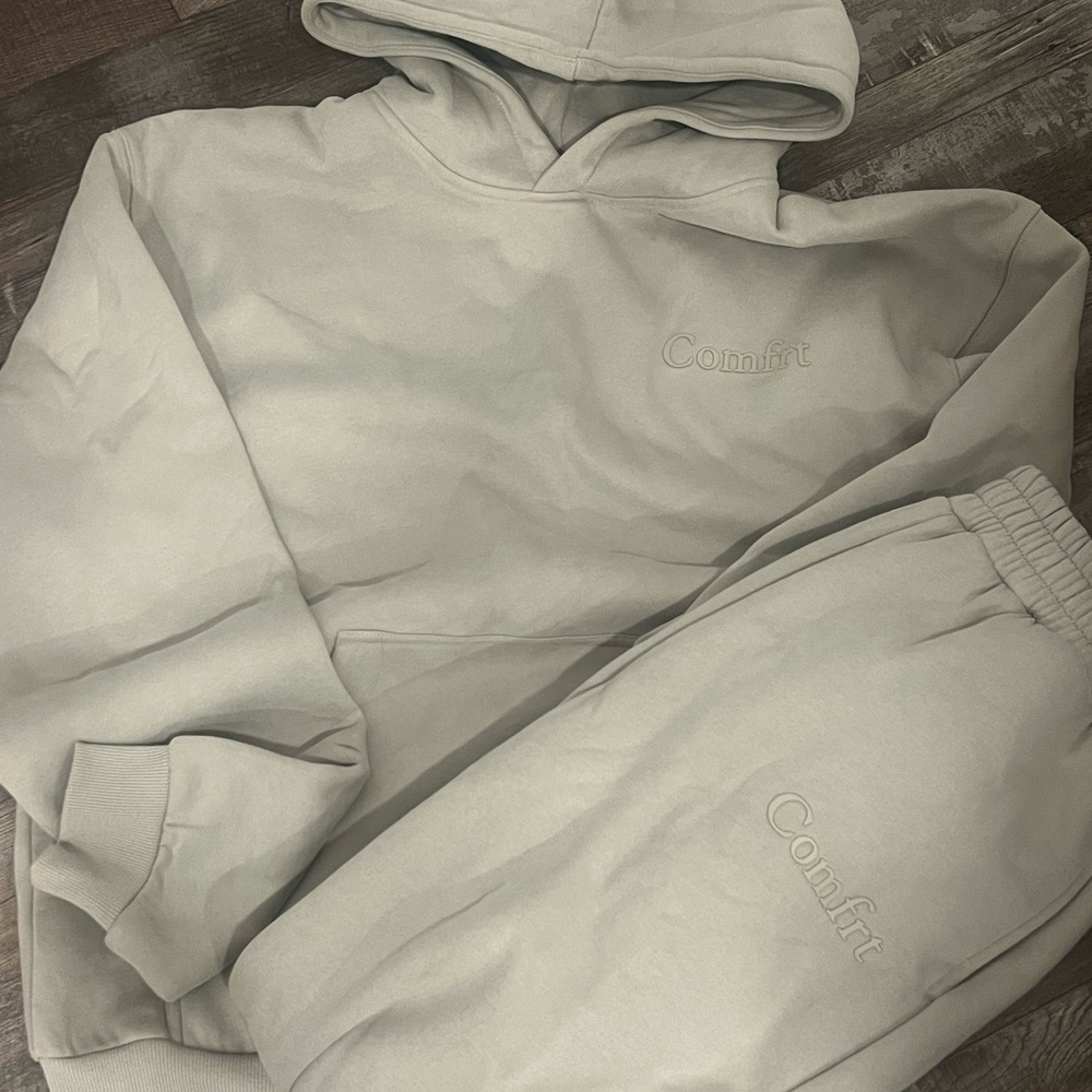 Comfrt Women's Cream Hoodie
